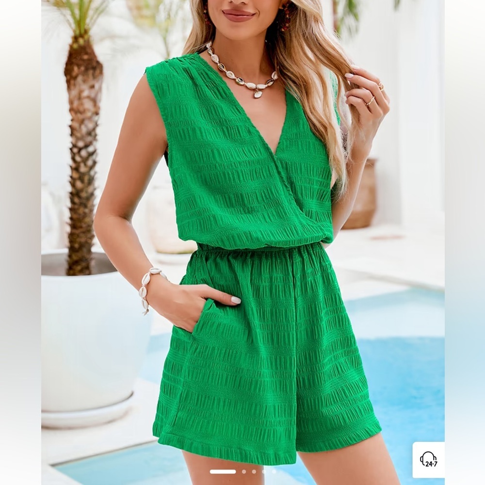 Cupshe Green Sleeveless Surplice Textured Romper Size M